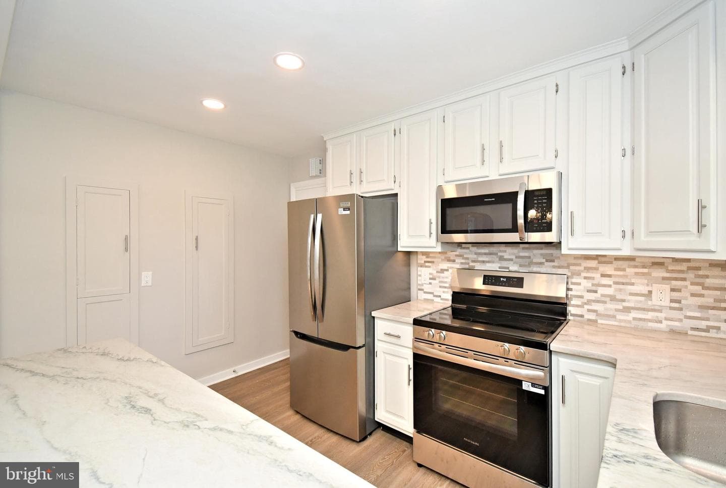 227 Ridge Avenue photo 31