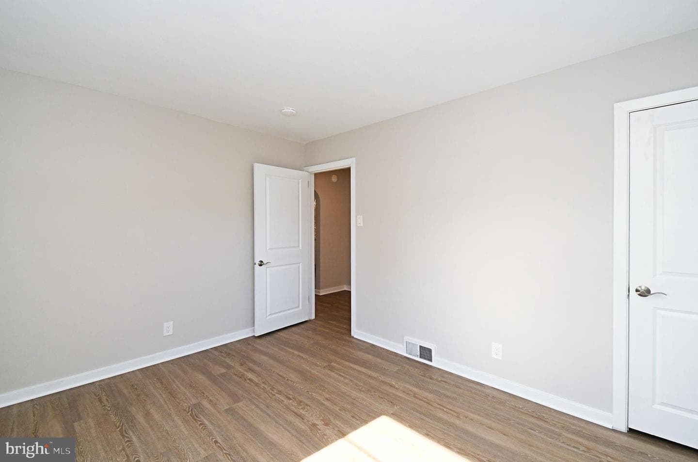 227 Ridge Avenue photo 35