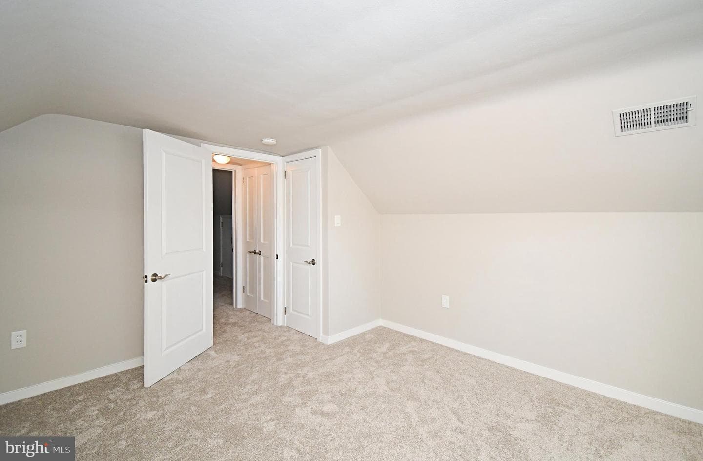 227 Ridge Avenue photo 46