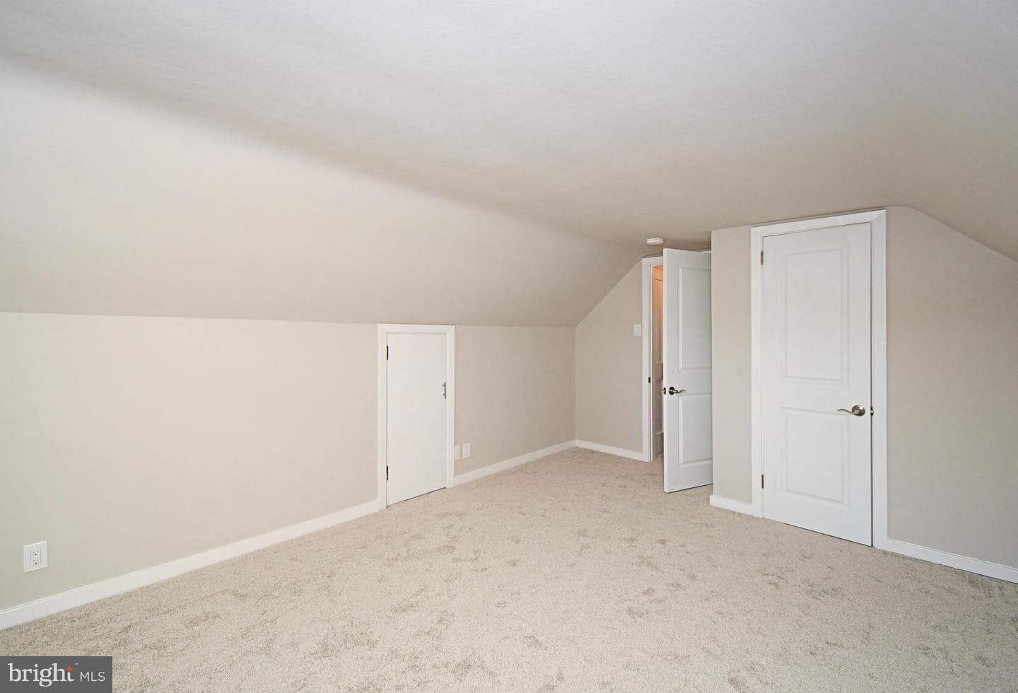 227 Ridge Avenue photo 52