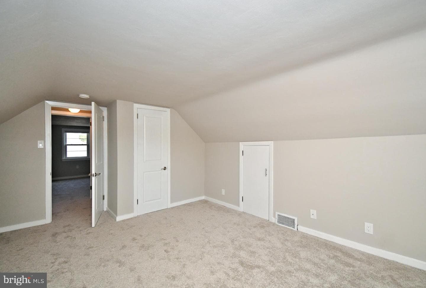 227 Ridge Avenue photo 53