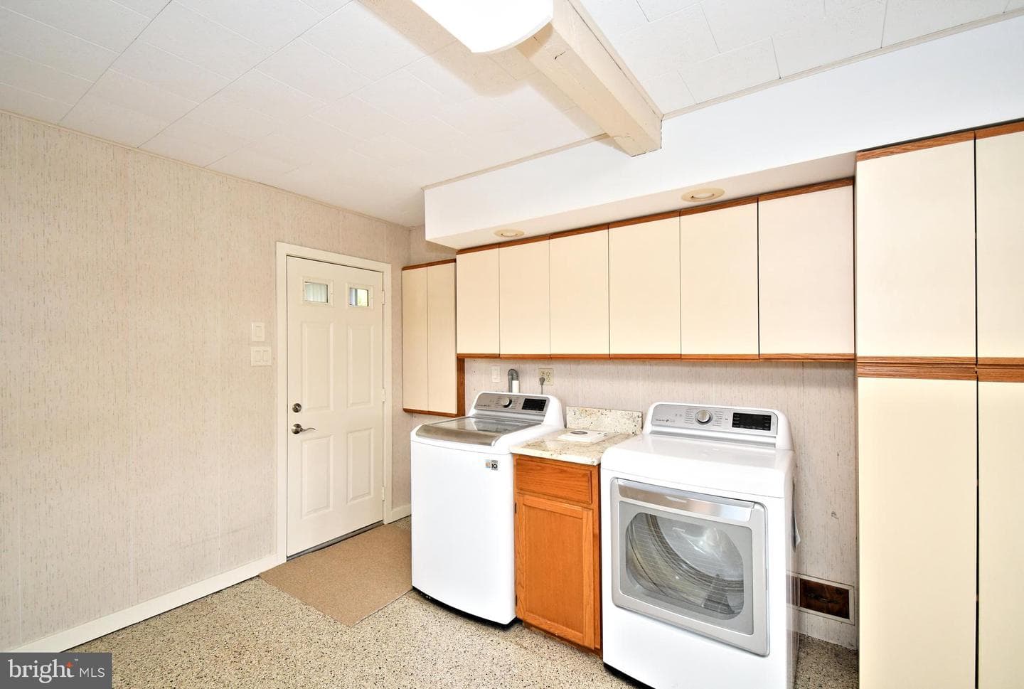 227 Ridge Avenue photo 68