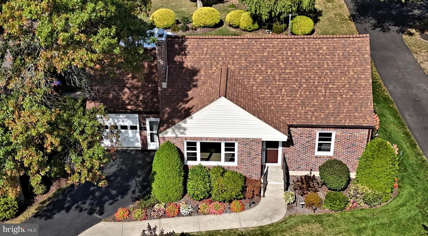 227 Ridge Avenue photo 8