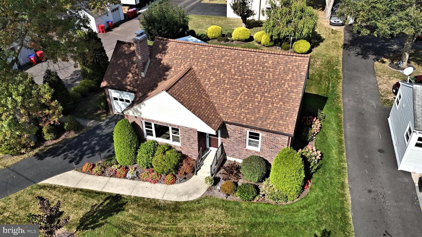 227 Ridge Avenue photo 80