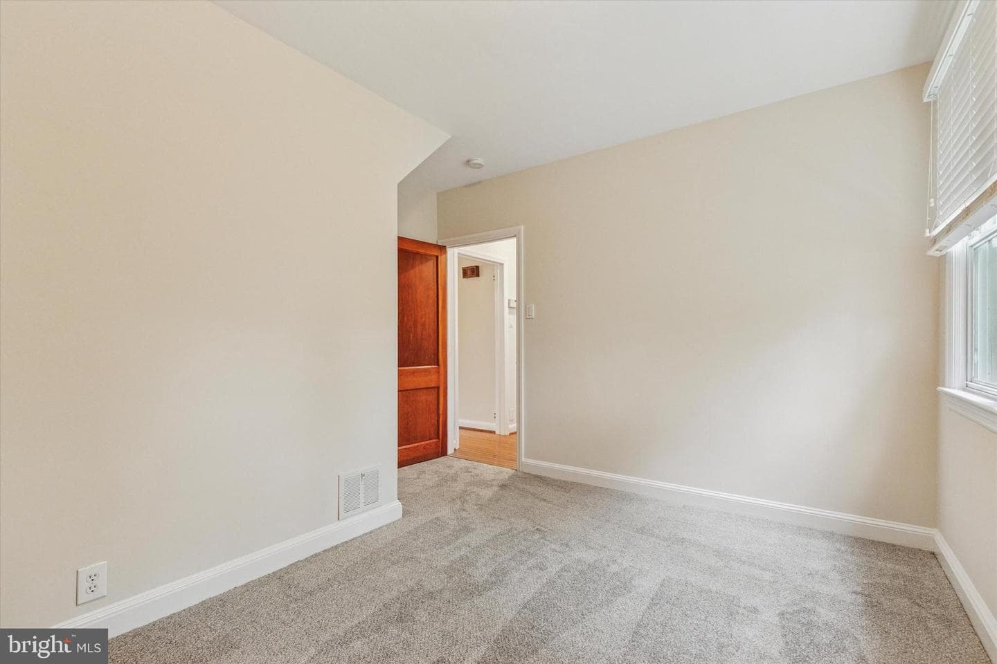 771 N Hills Avenue photo 13