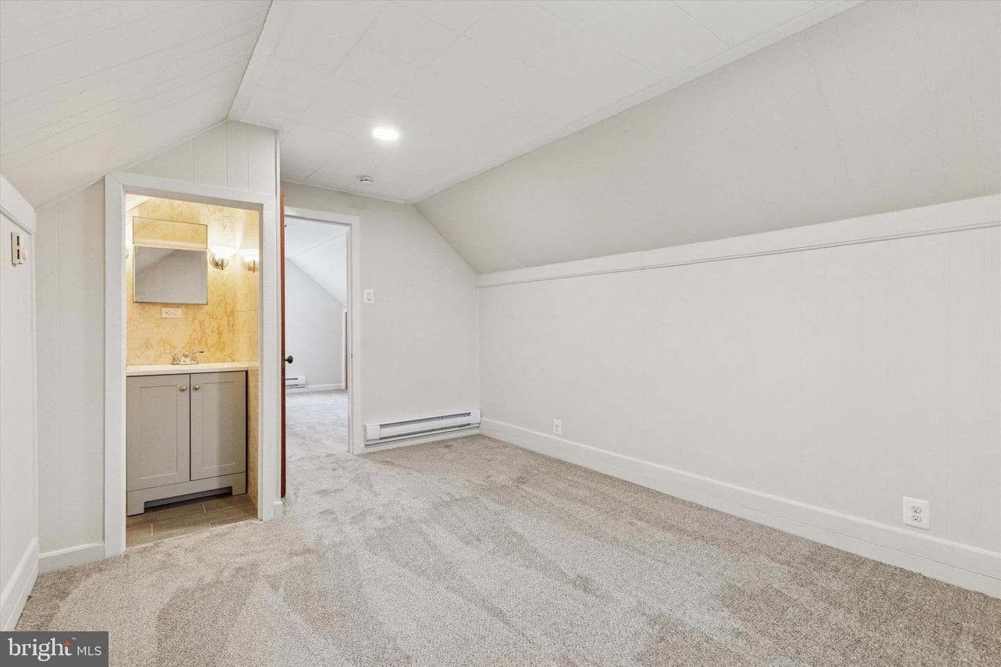 771 N Hills Avenue photo 19