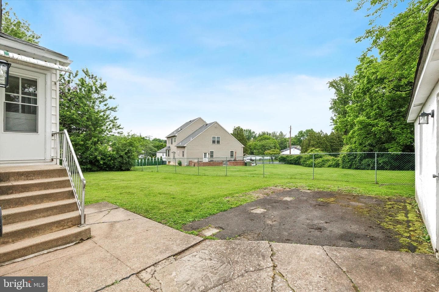 771 N Hills Avenue photo 23