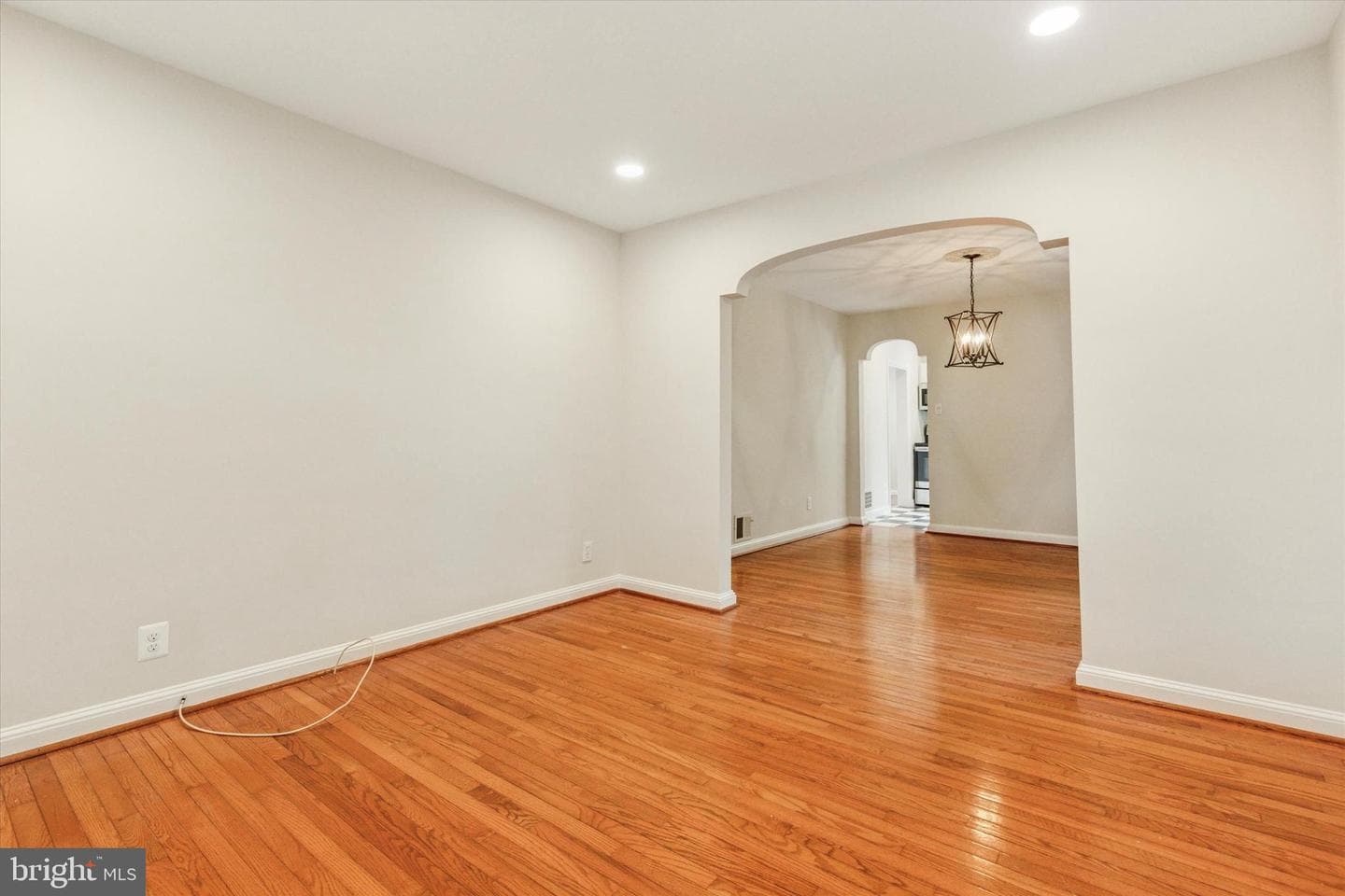 771 N Hills Avenue photo 3