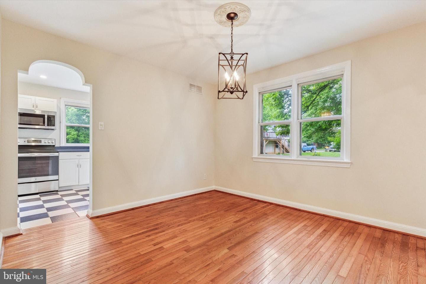 771 N Hills Avenue photo 6