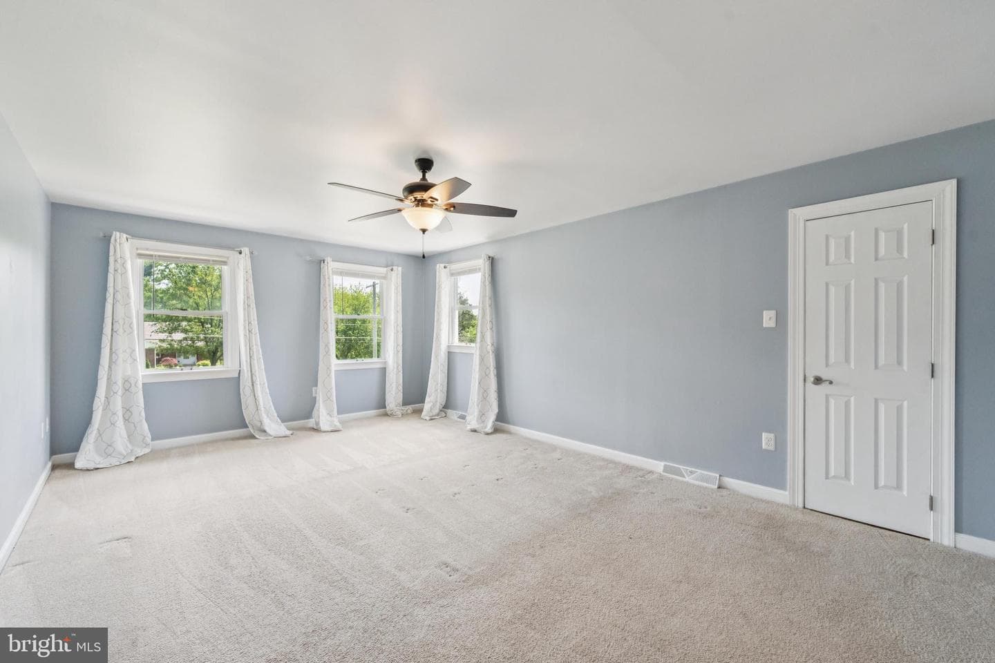 917 Plymouth Road photo 17