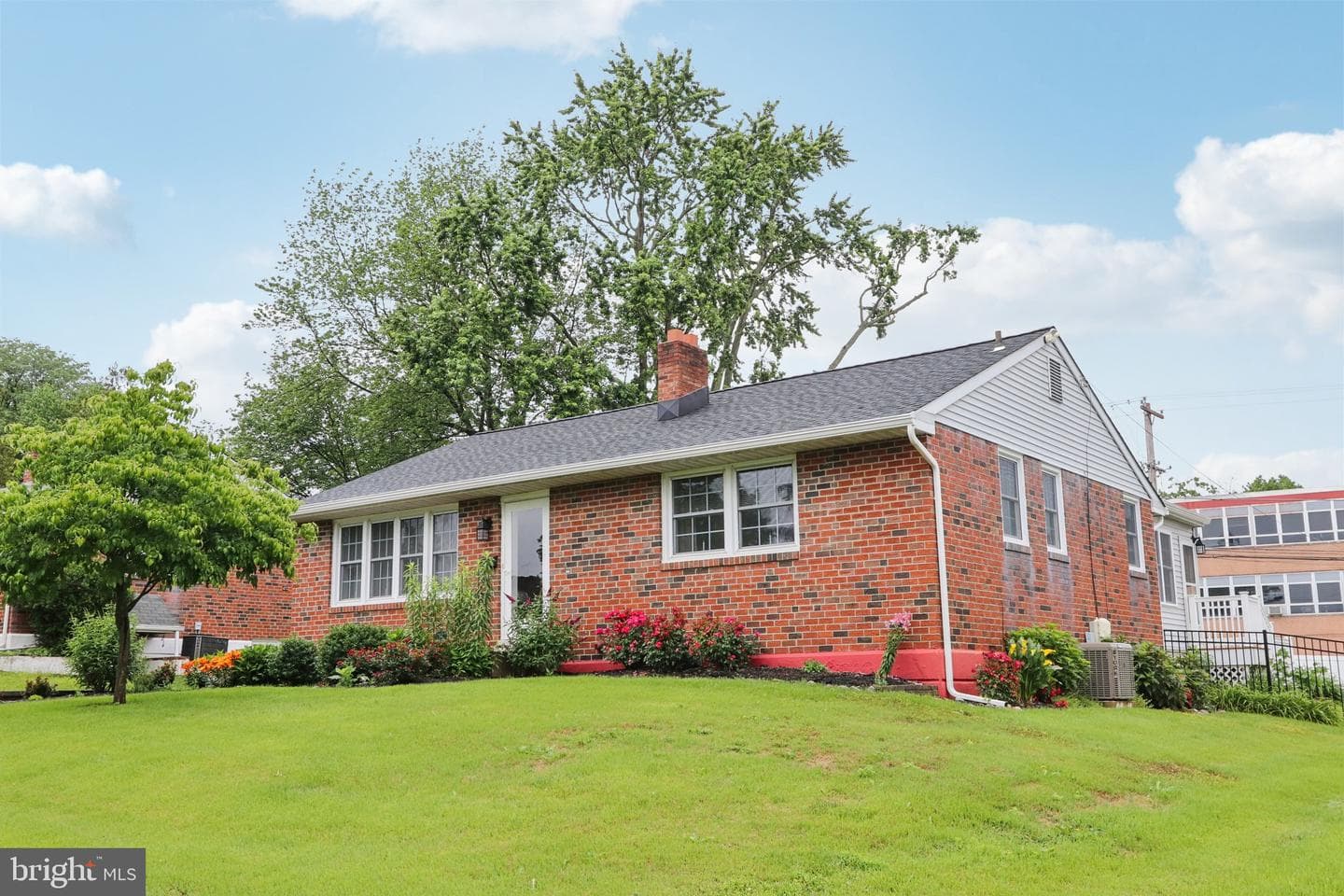 407 Pinecrest Road photo 4