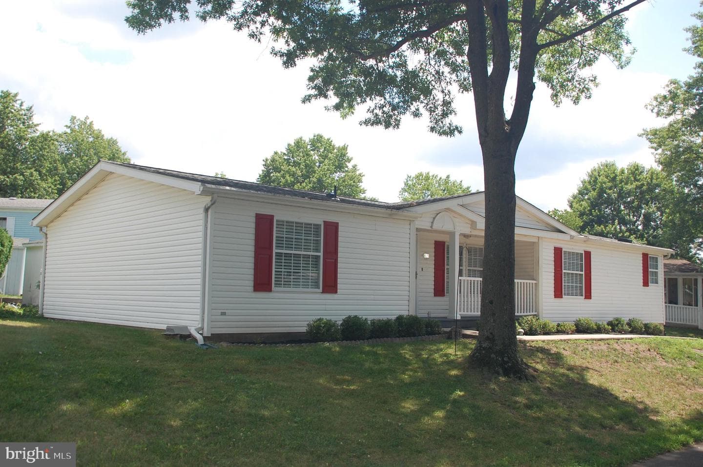 425 Westbury Drive photo 2