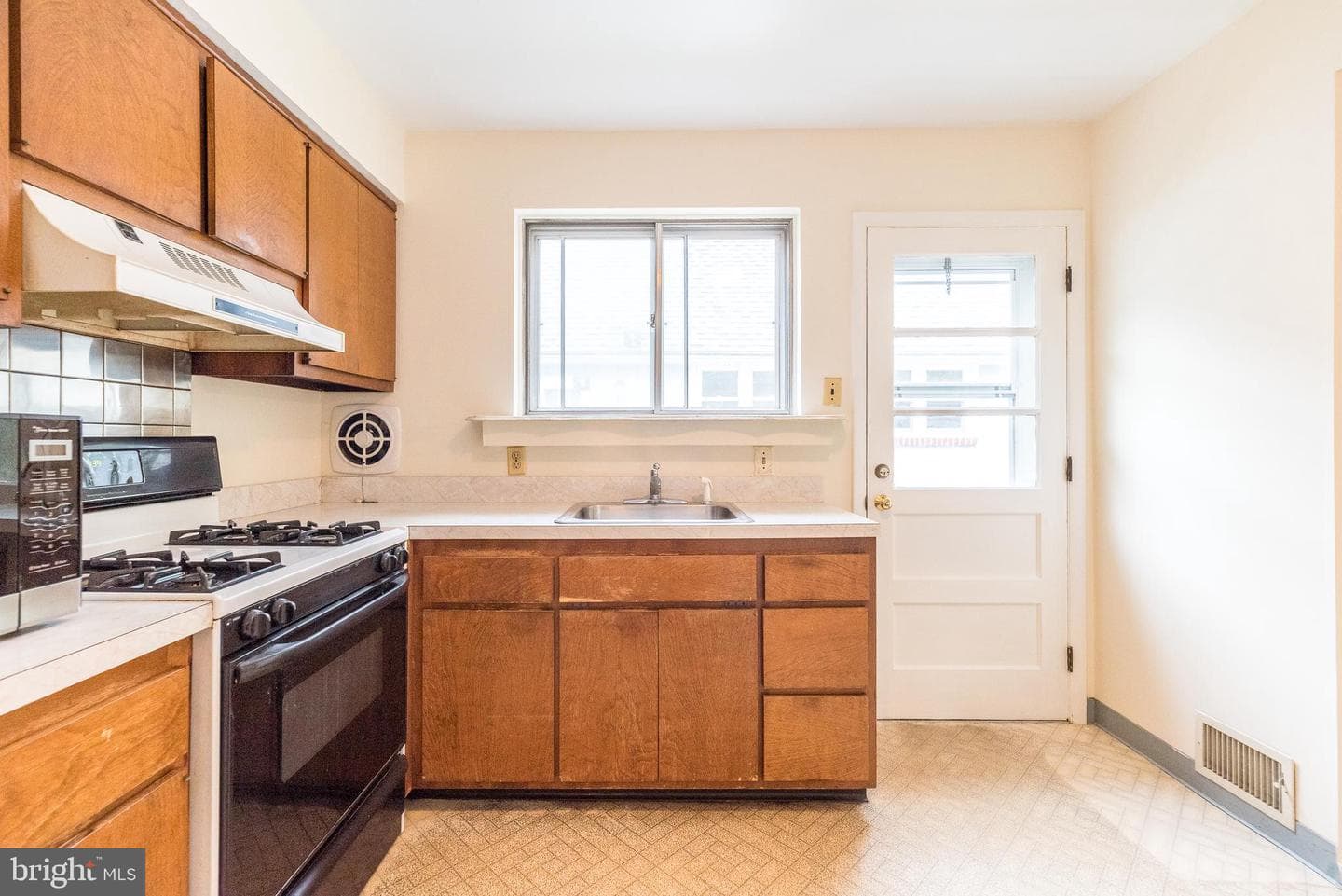 2245 Pleasant Avenue photo 17
