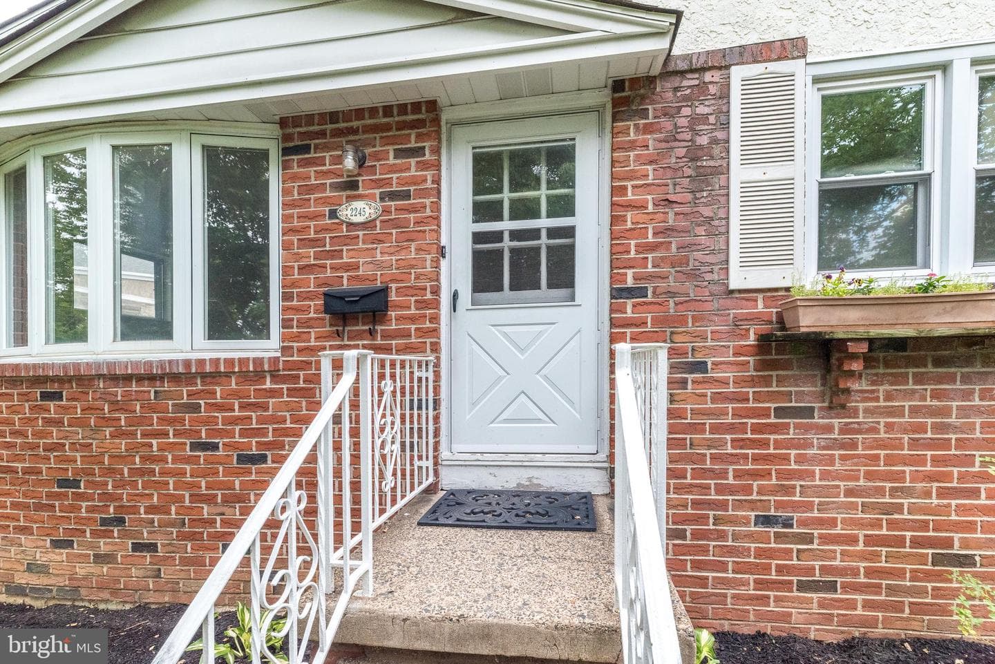 2245 Pleasant Avenue photo 2