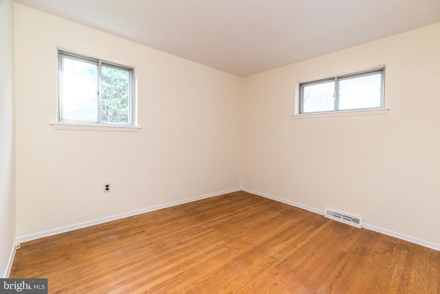 2245 Pleasant Avenue photo 22