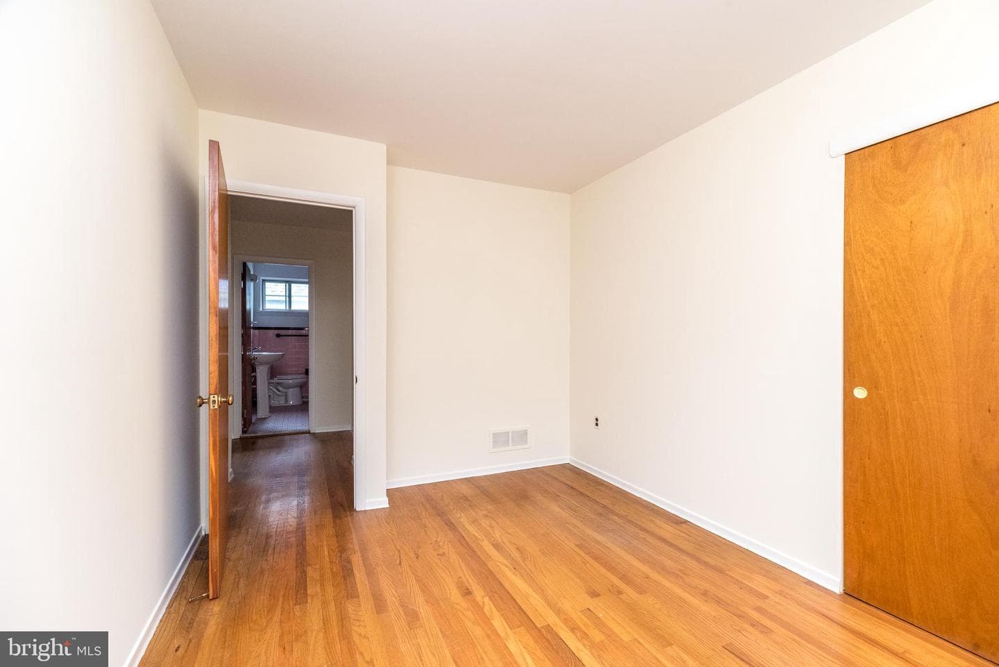 2245 Pleasant Avenue photo 23