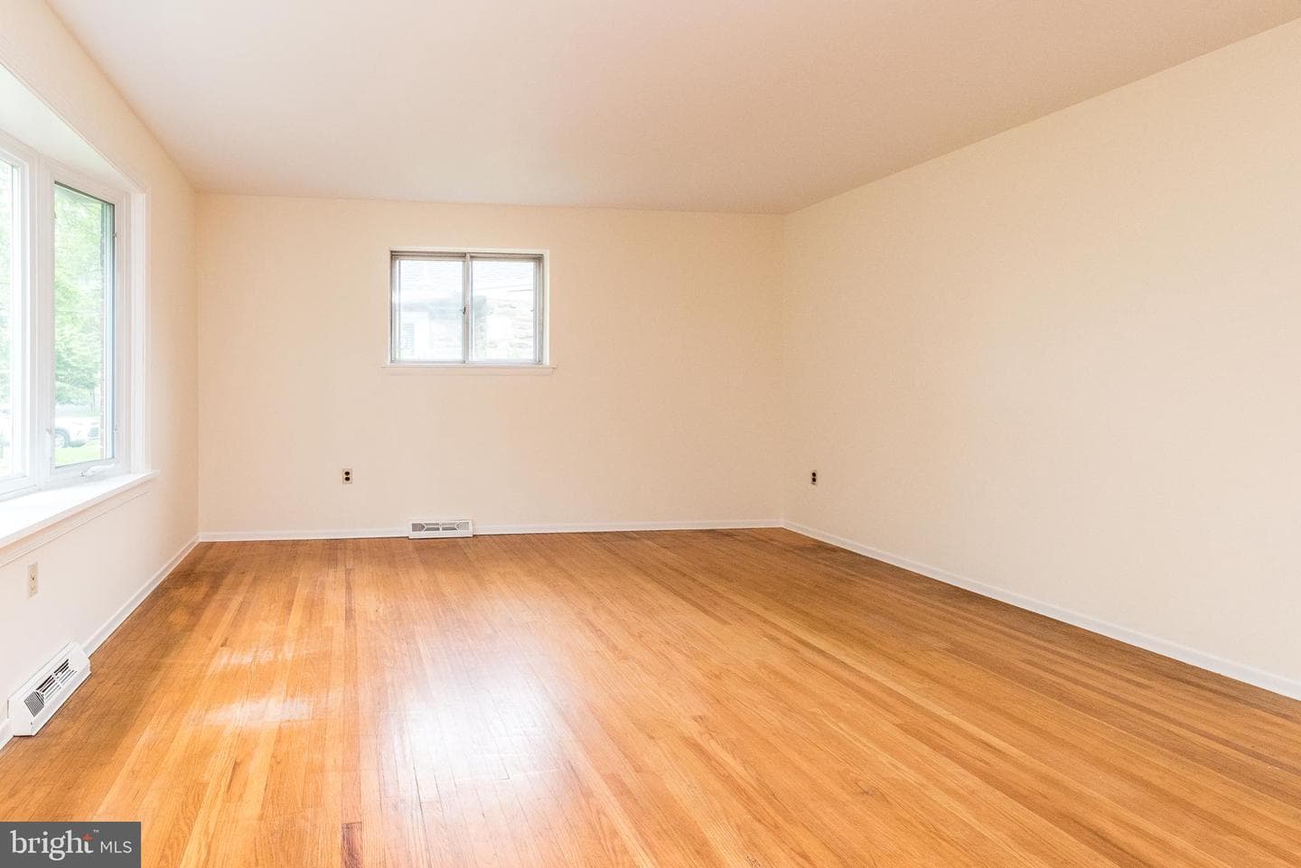 2245 Pleasant Avenue photo 7
