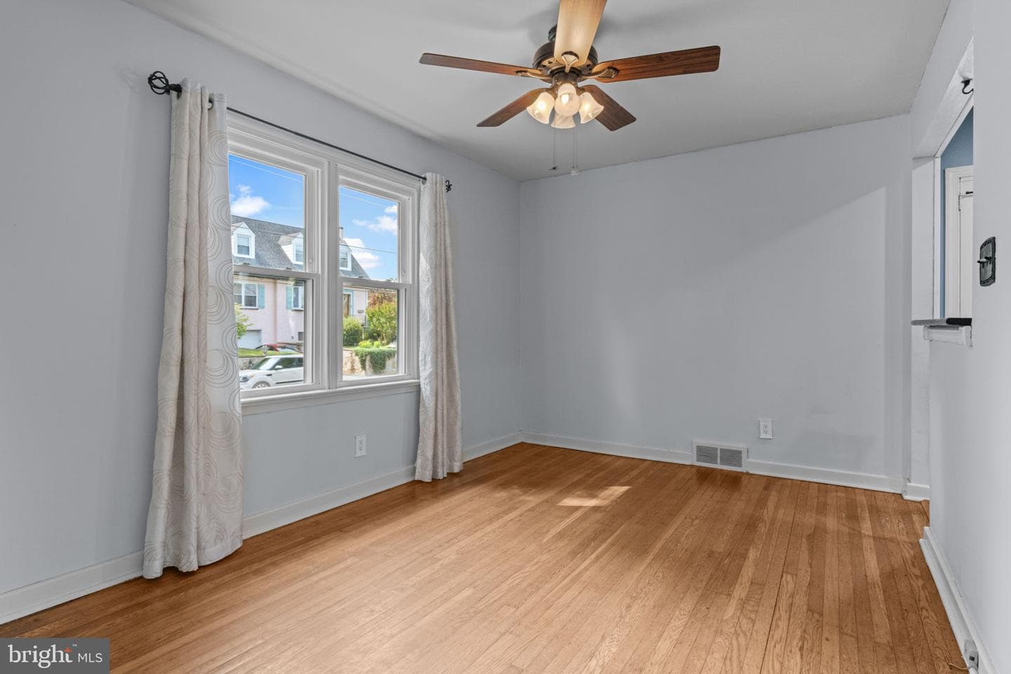 742 Tennis Avenue photo 4