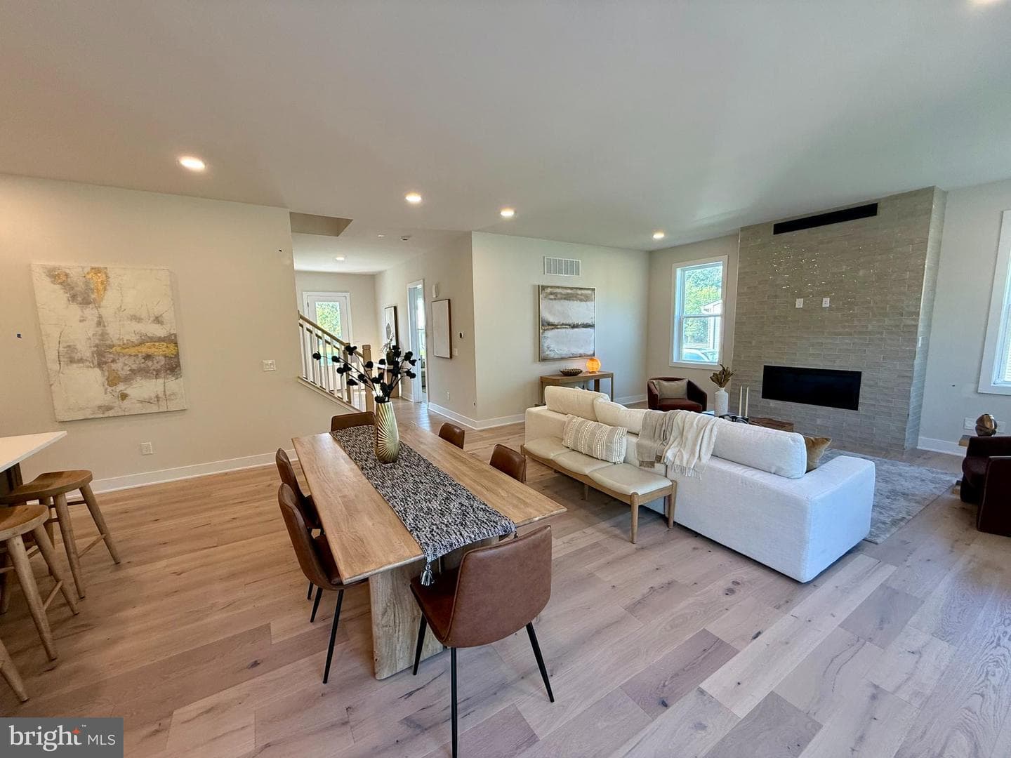 414 Emmitt Court photo 3