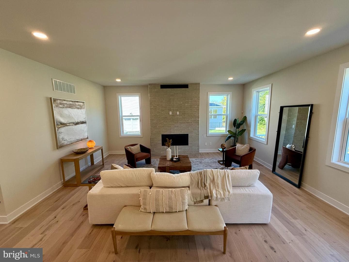 414 Emmitt Court photo 4