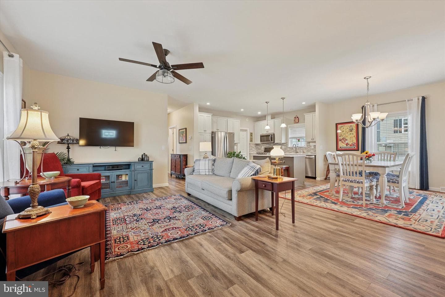 414 Honeysuckle Lane photo 6