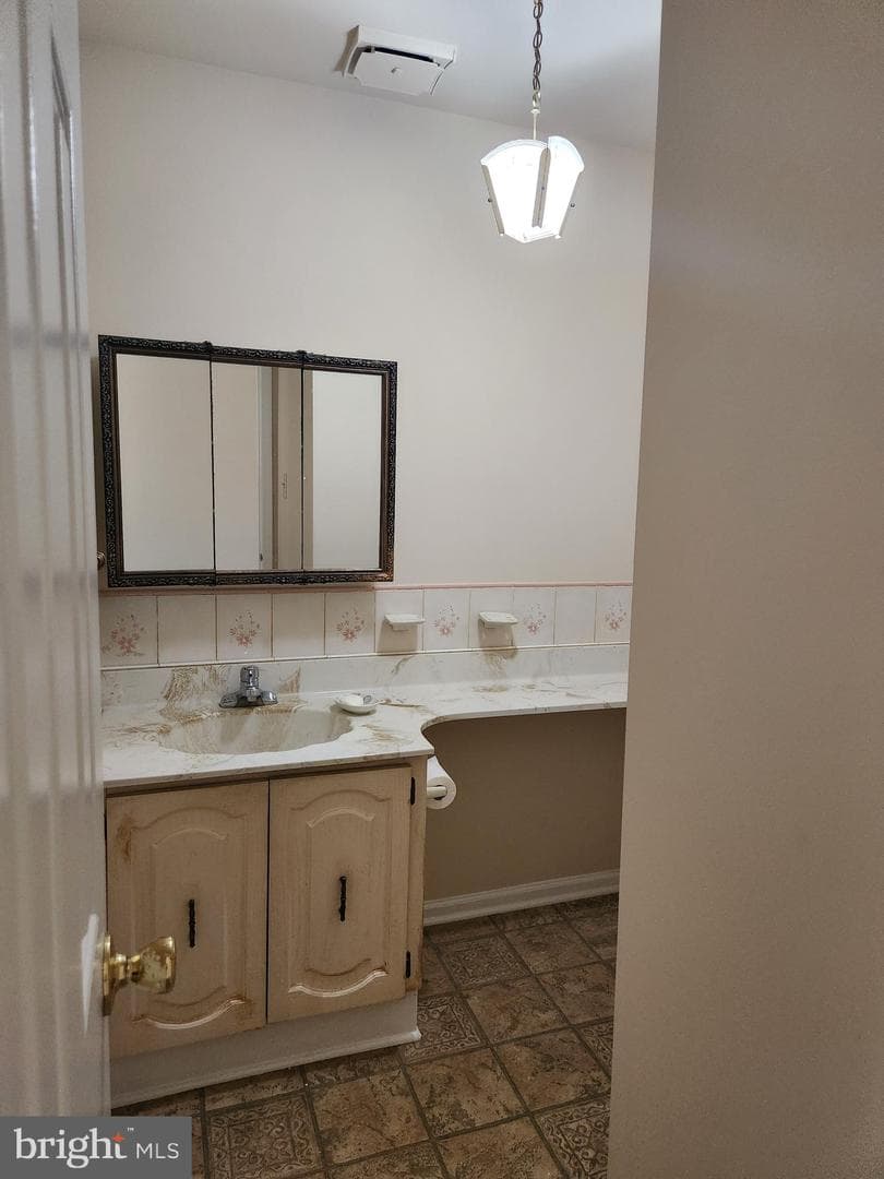 1907 Armstrong Drive photo 15