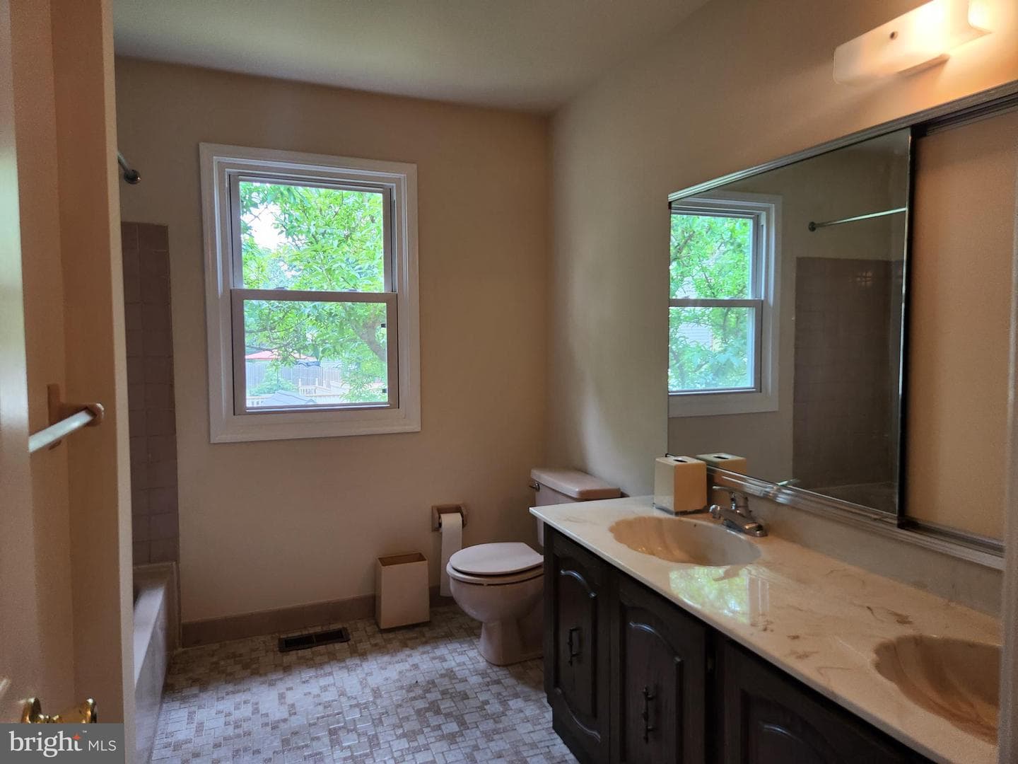 1907 Armstrong Drive photo 27