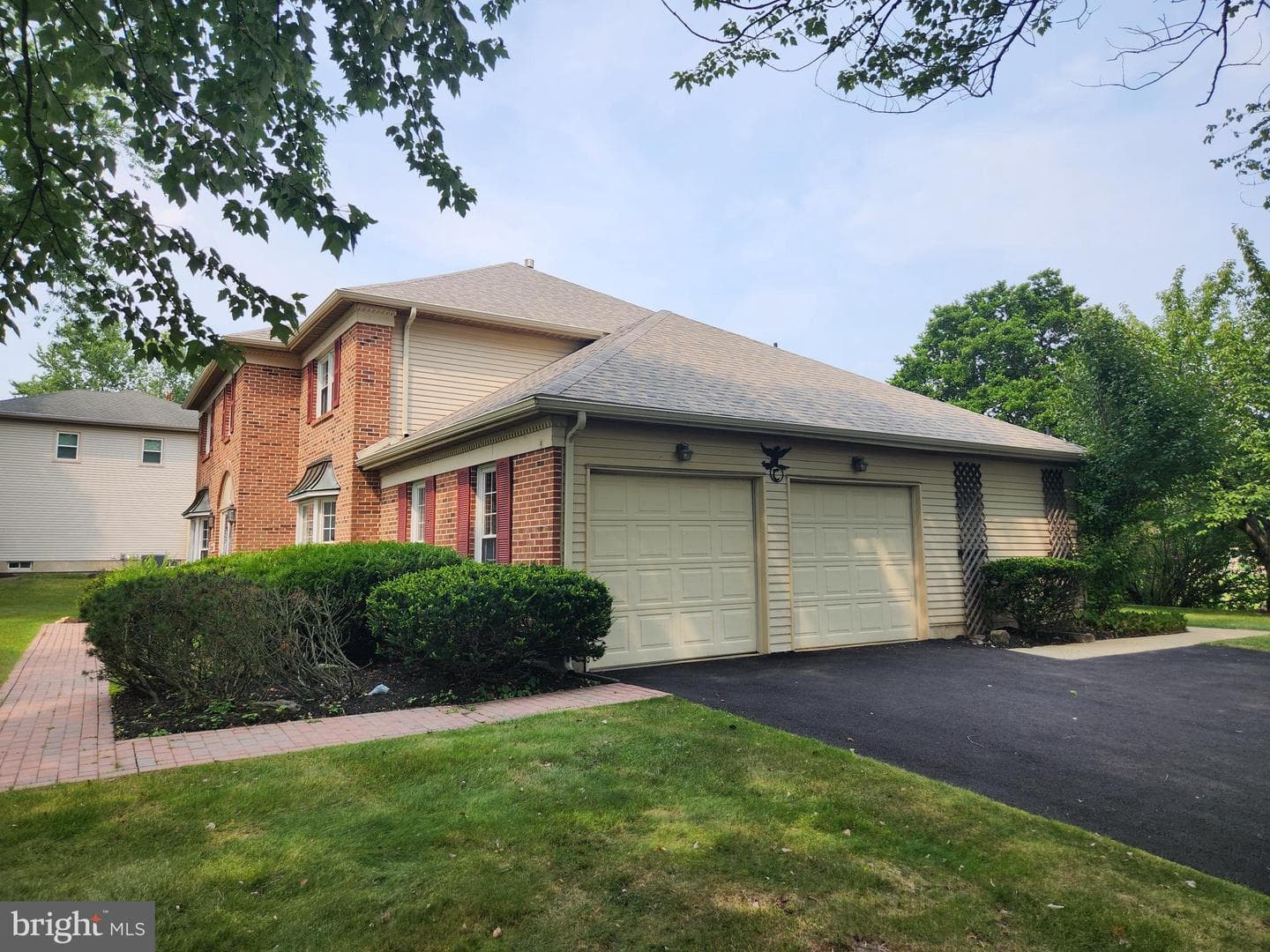1907 Armstrong Drive photo 3