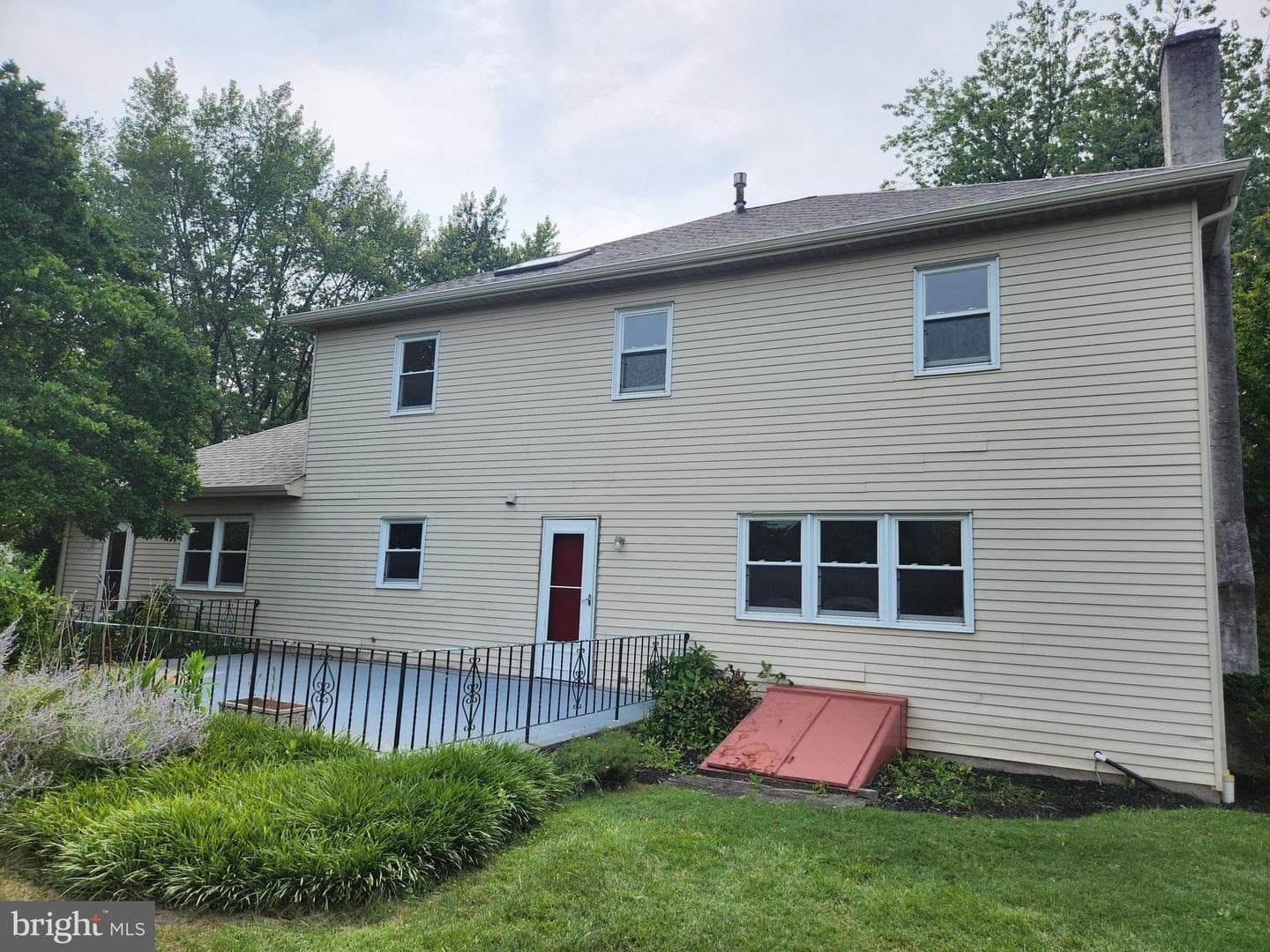 1907 Armstrong Drive photo 5