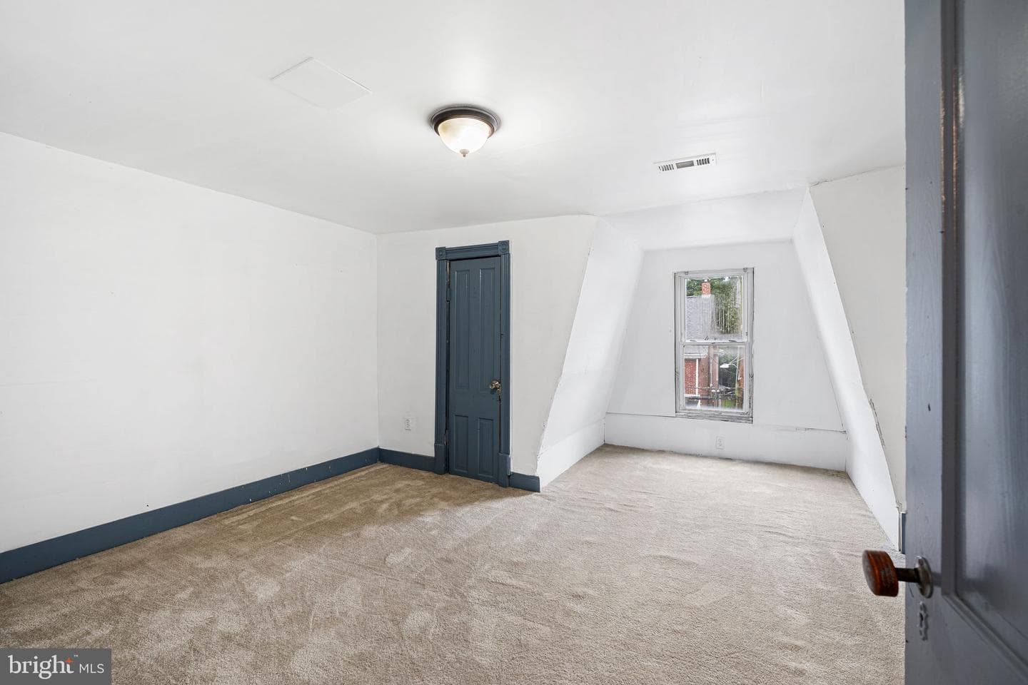 377 N Evans Street photo 11
