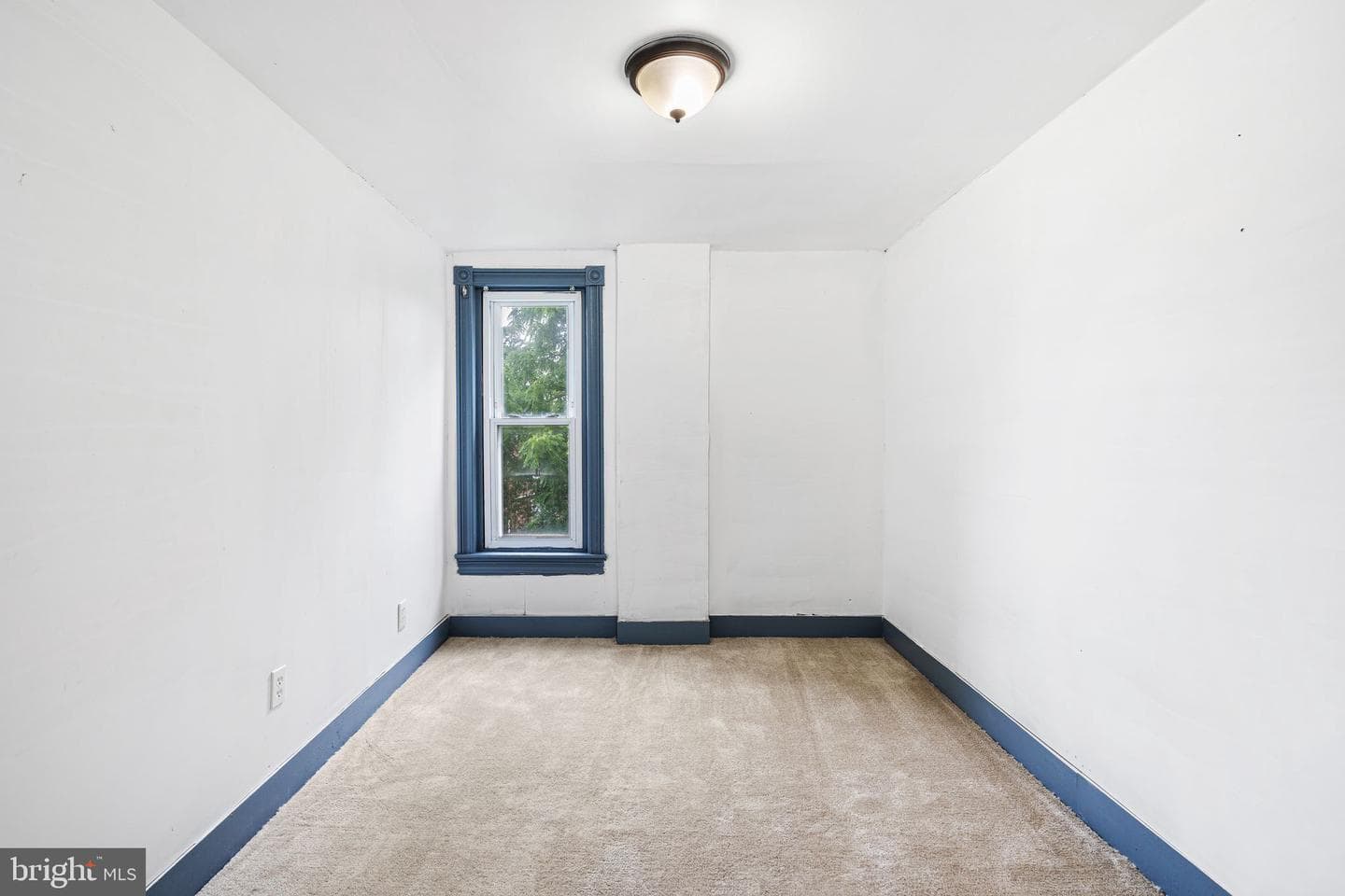 377 N Evans Street photo 13
