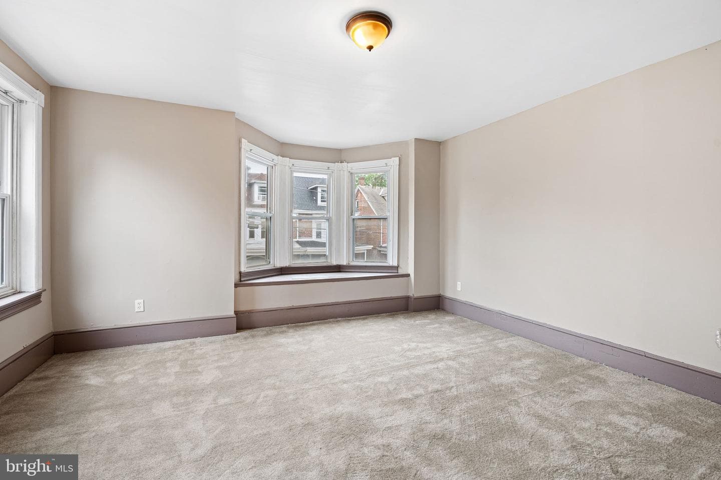 377 N Evans Street photo 8
