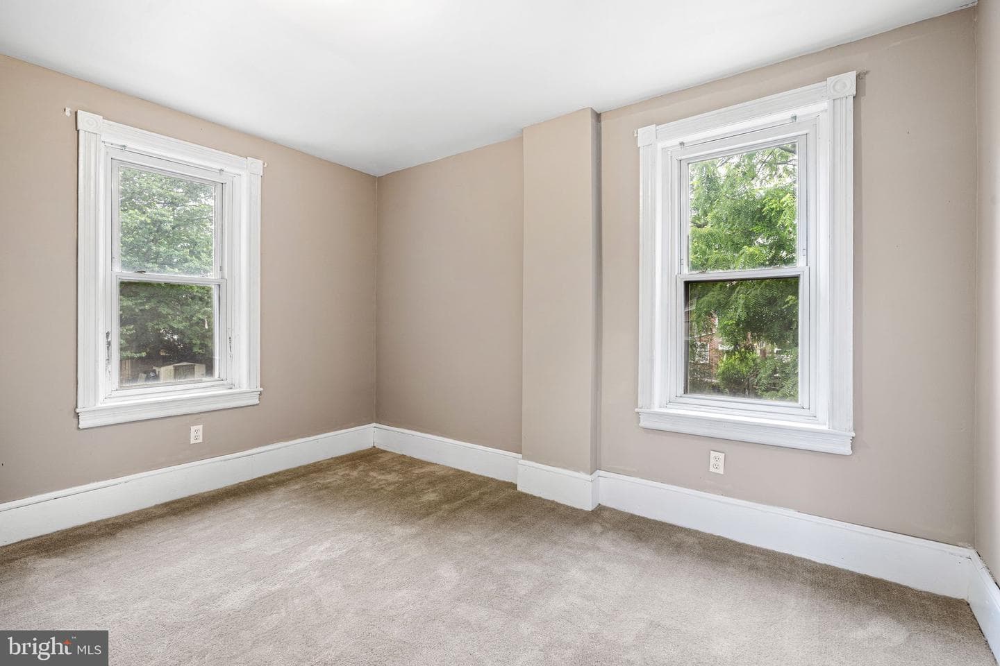 377 N Evans Street photo 9