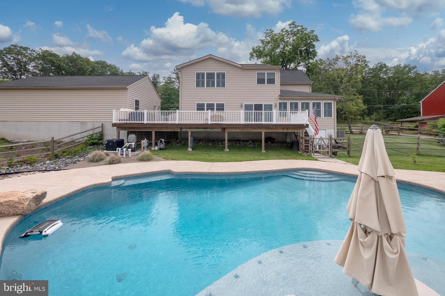 694 Ridge Road photo 3