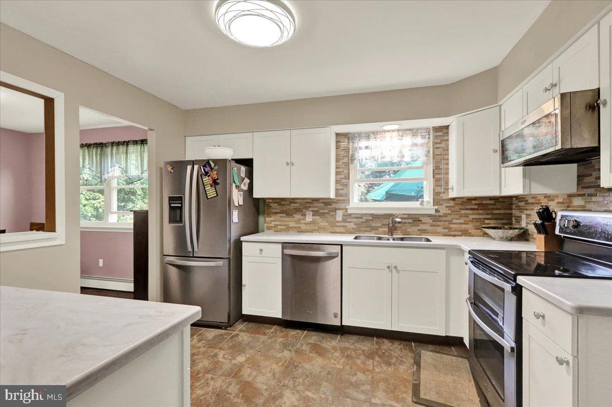 1048 Acorn Way photo 10