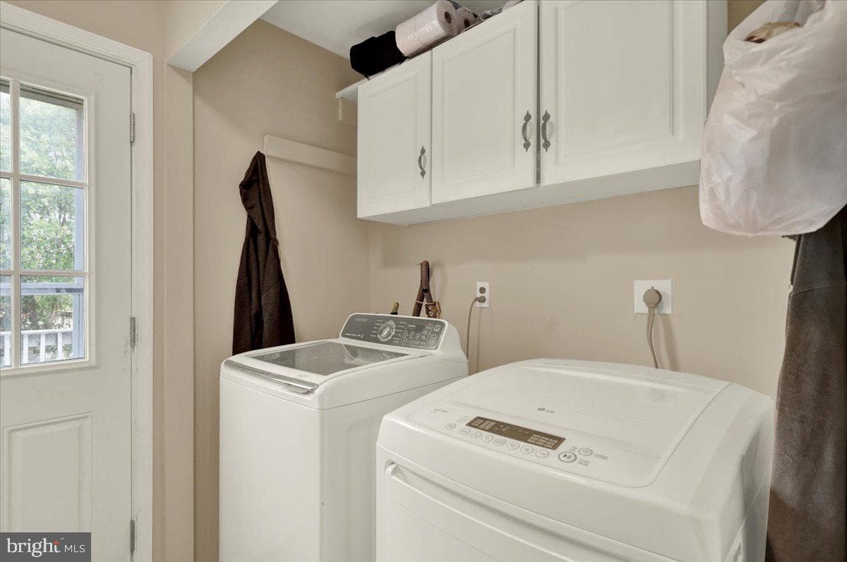 1048 Acorn Way photo 14