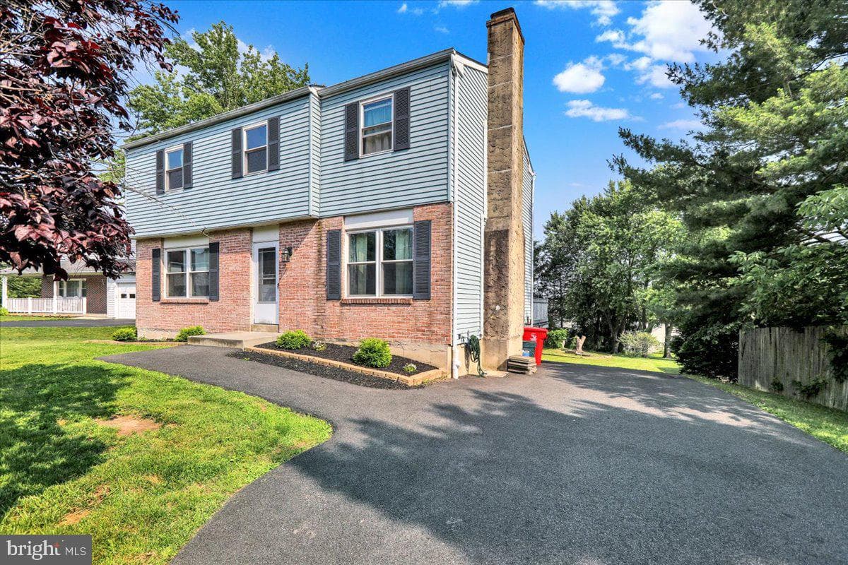 1048 Acorn Way photo 4