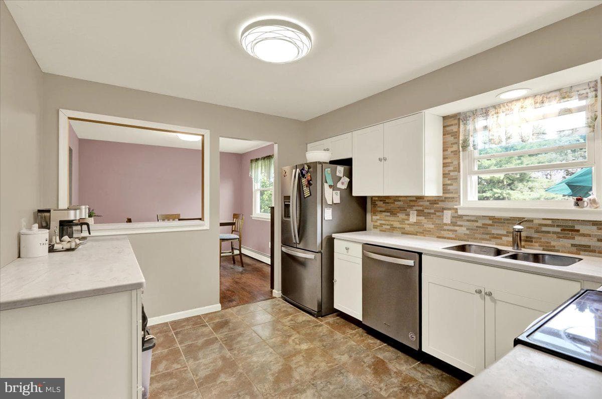1048 Acorn Way photo 9