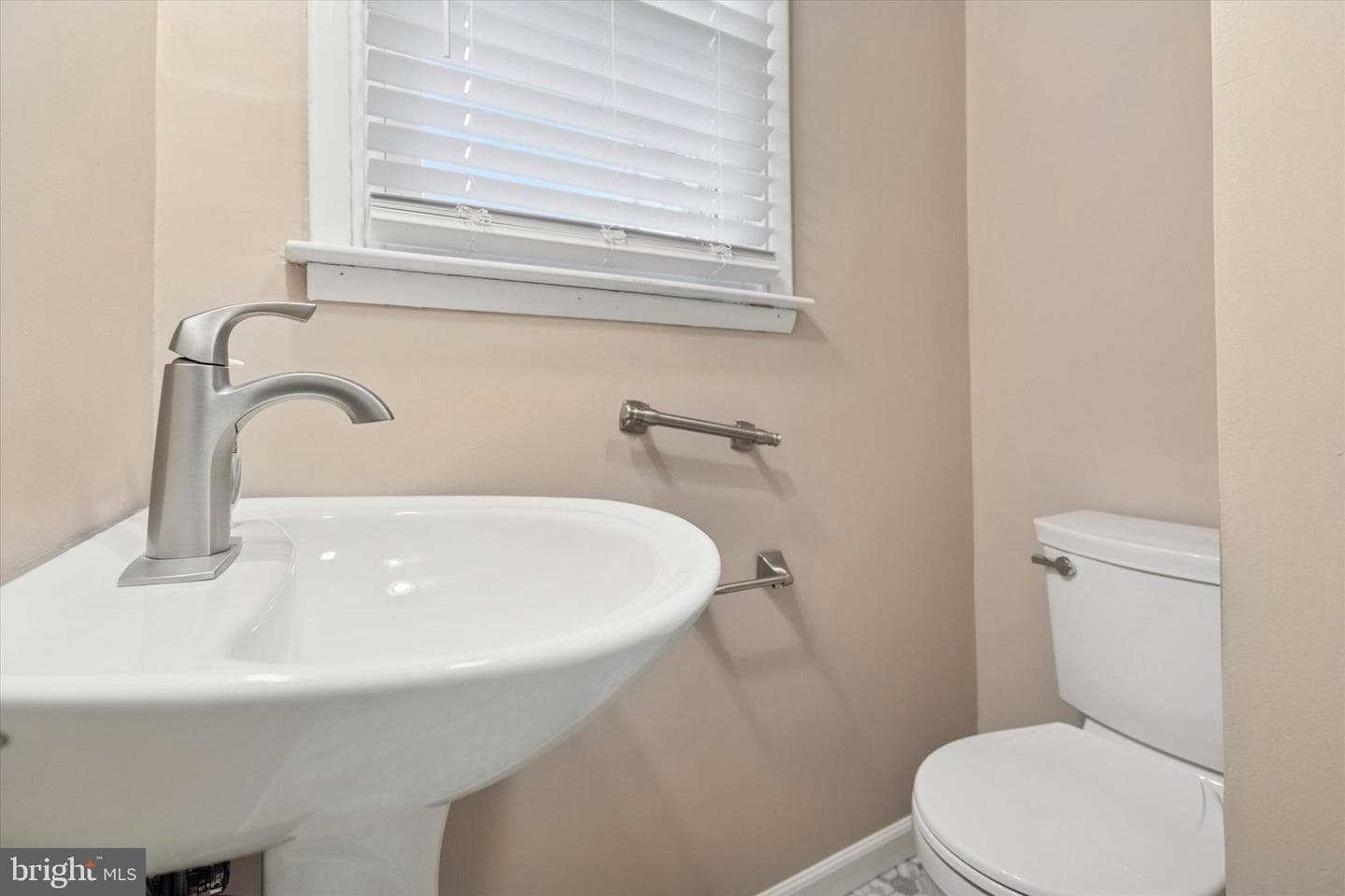 905 Pershing Road photo 9