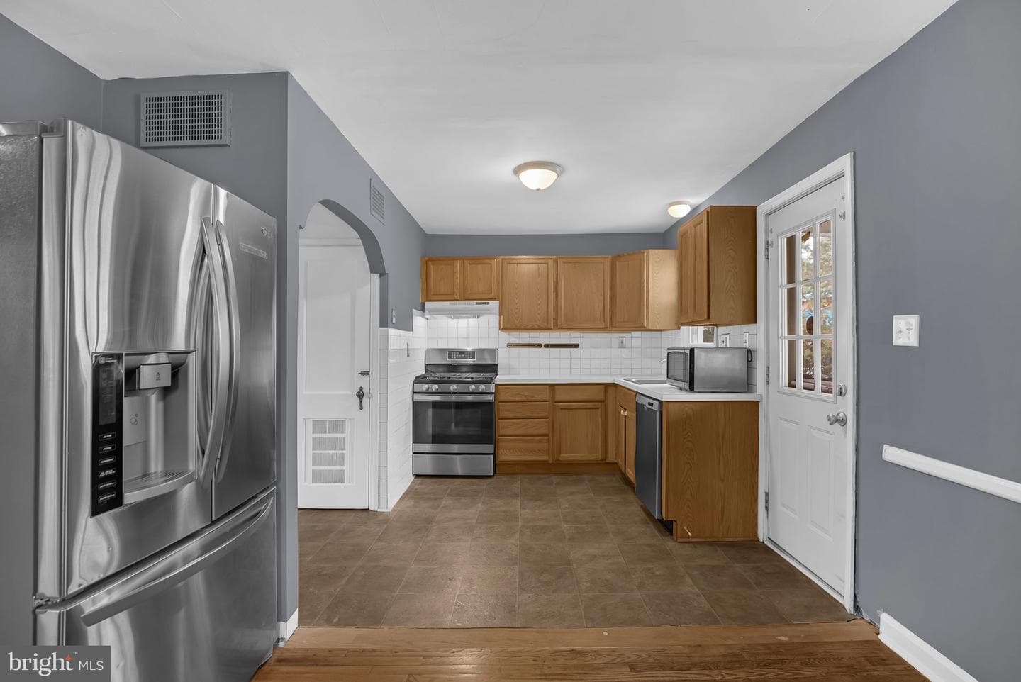 1233 East Avenue photo 11