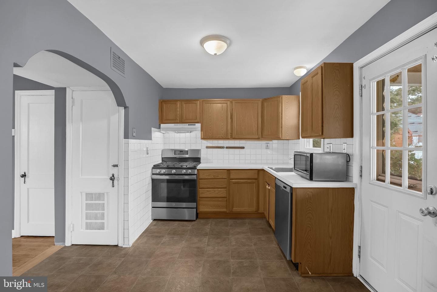 1233 East Avenue photo 12