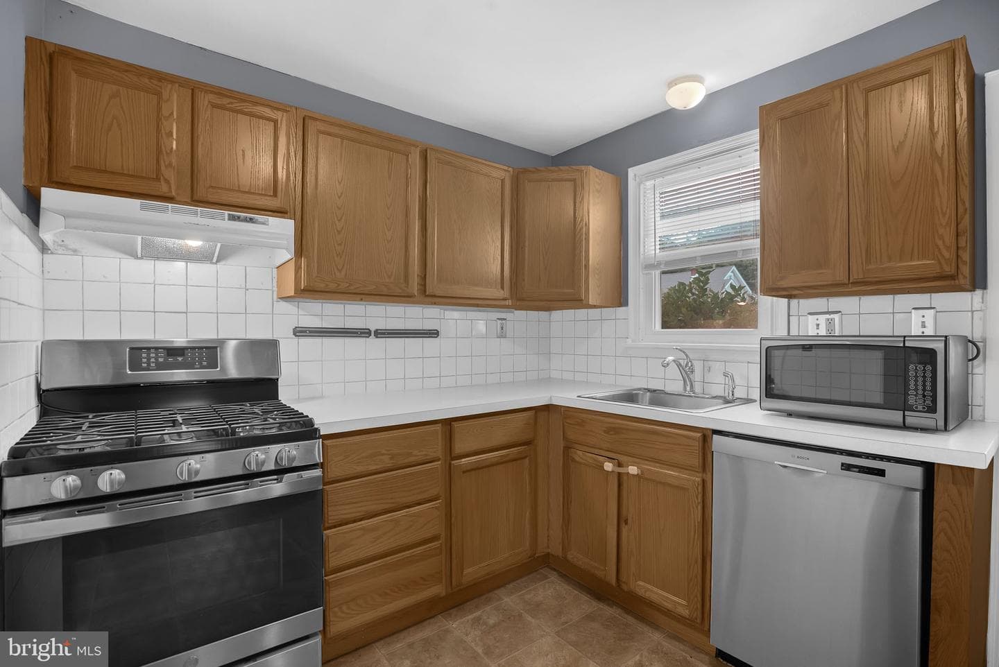 1233 East Avenue photo 13