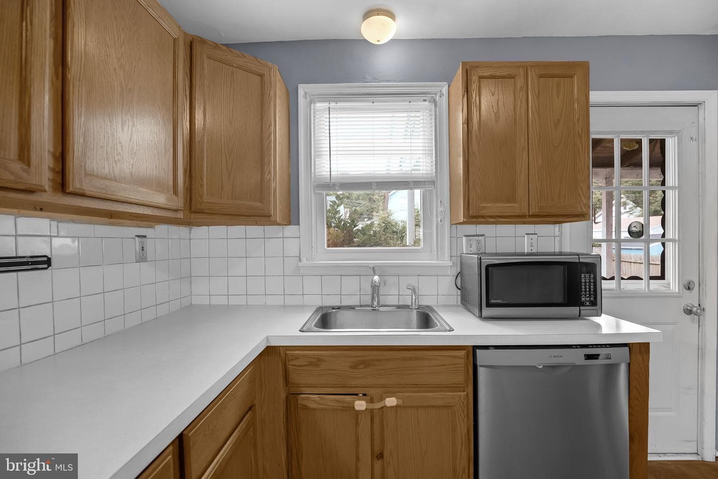 1233 East Avenue photo 14