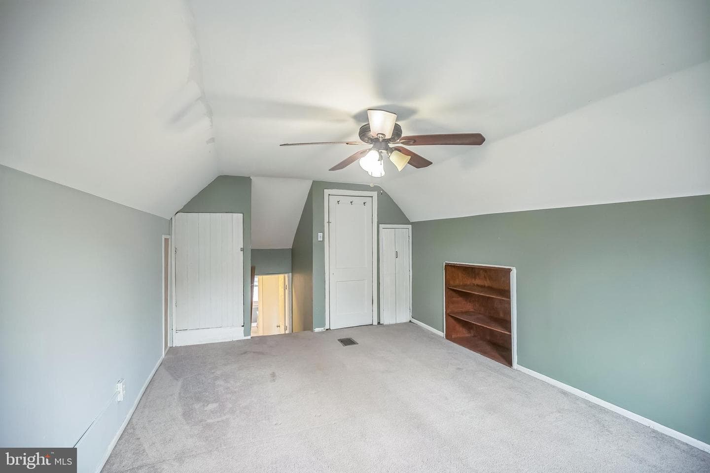 1233 East Avenue photo 22