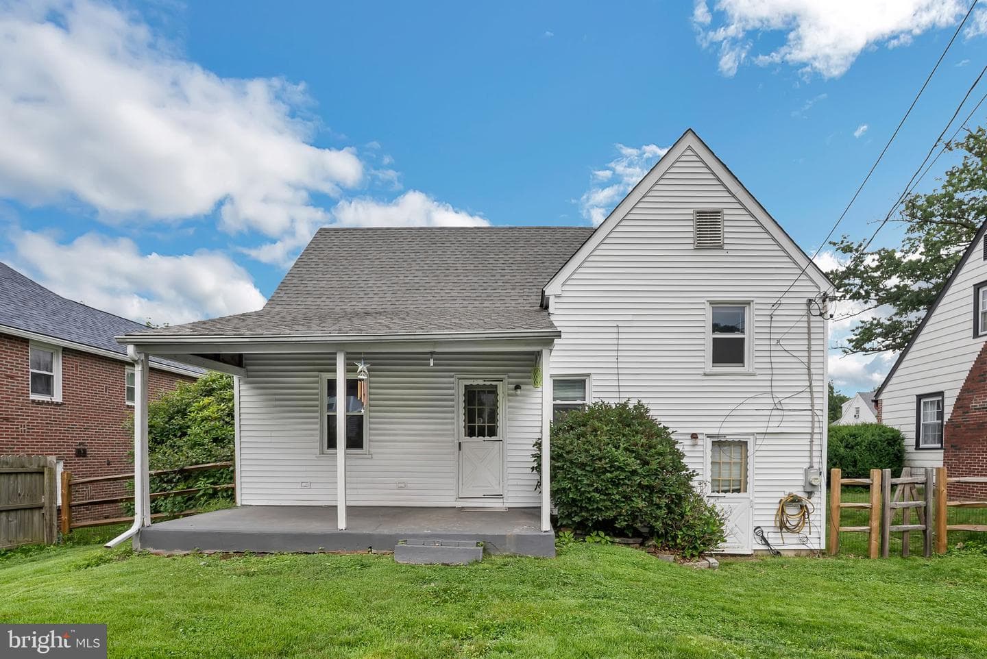 1233 East Avenue photo 26