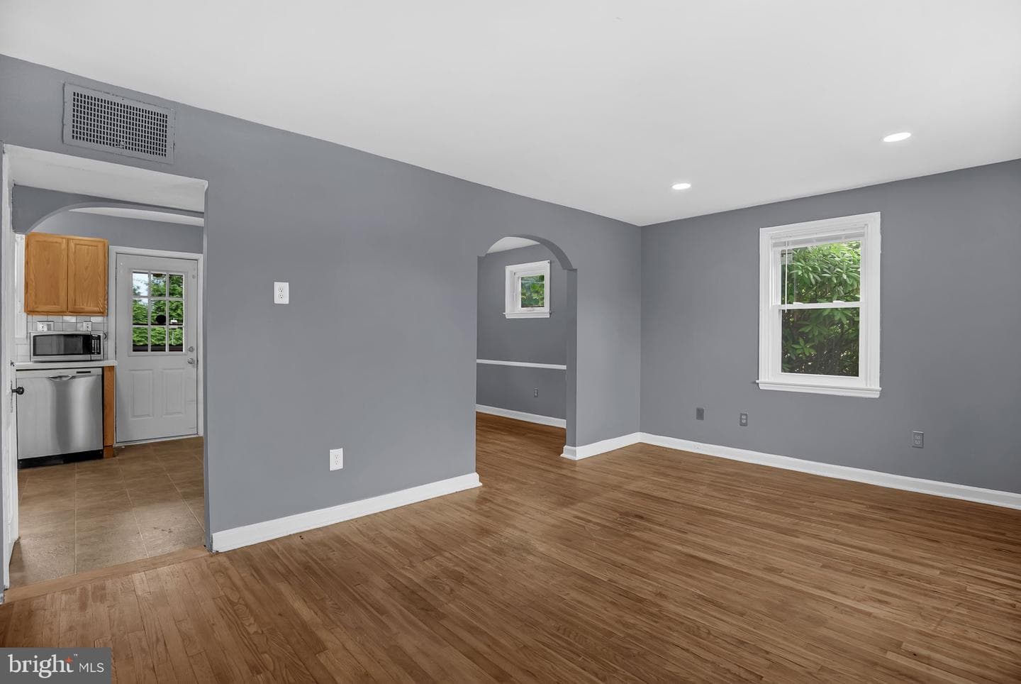 1233 East Avenue photo 6
