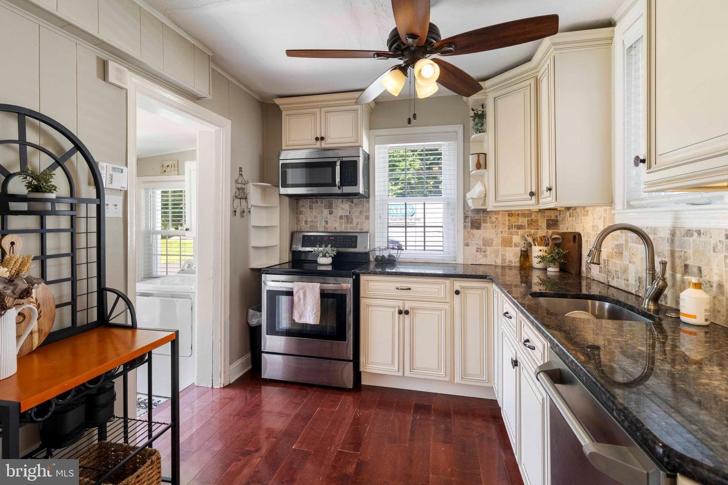 2300 Pioneer Road photo 12