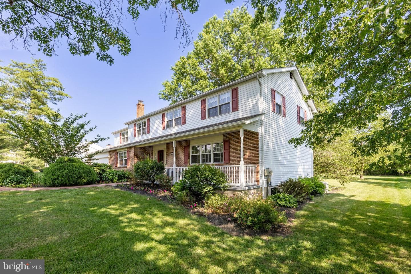 886 Laurel Lane photo 3
