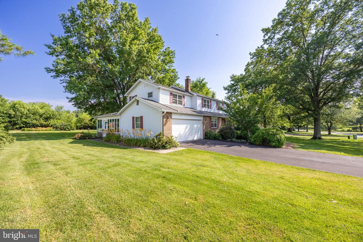 886 Laurel Lane photo 4
