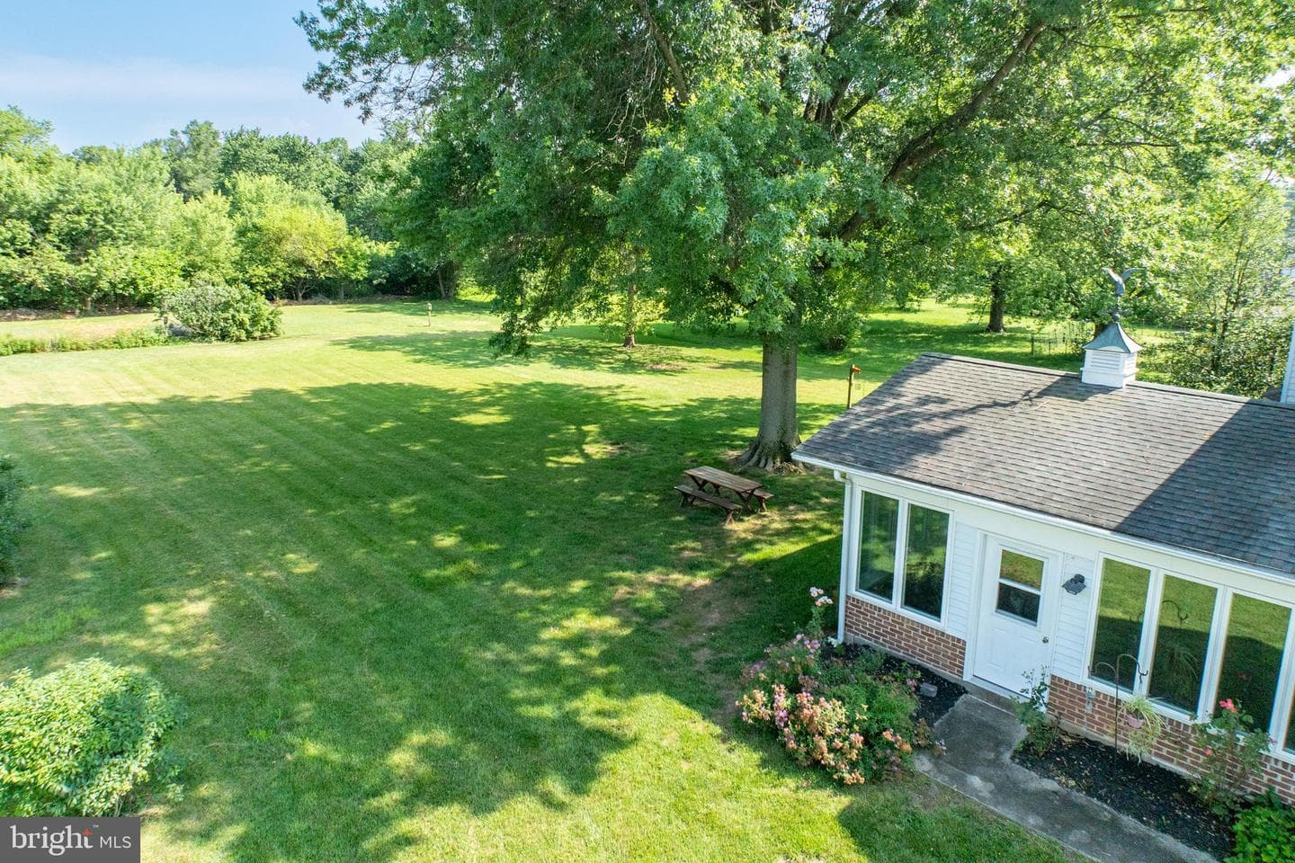 886 Laurel Lane photo 5